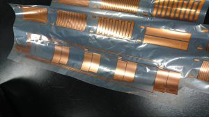 PET薄膜上に実装した銅箔センサ電極 Copper electrodes fabricated on PET film.